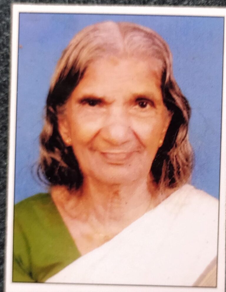 മലയൊടിയാവുമ്മൽഅമ്മുണ്ണി അമ്മ കിഴിക്കിലിൽ (100) നിര്യാതയായി